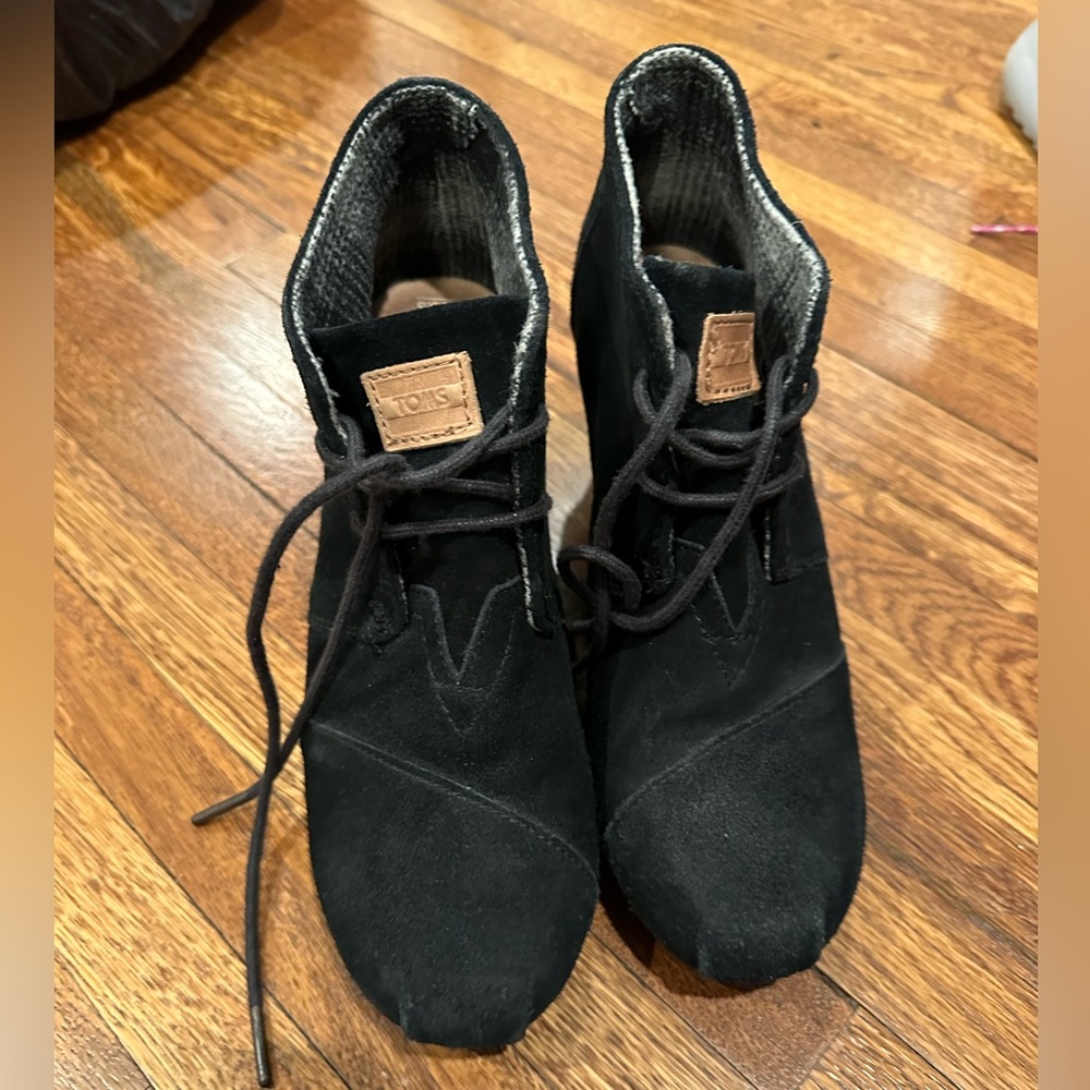 Tom’s lace up wedge booties size 8.5